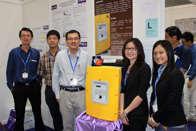 Chuah, Yong, Dr Lim, Wong and Khim Yan with their invention