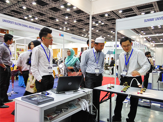 Dr Gan (right) explaining his team’s innovation to a researcher