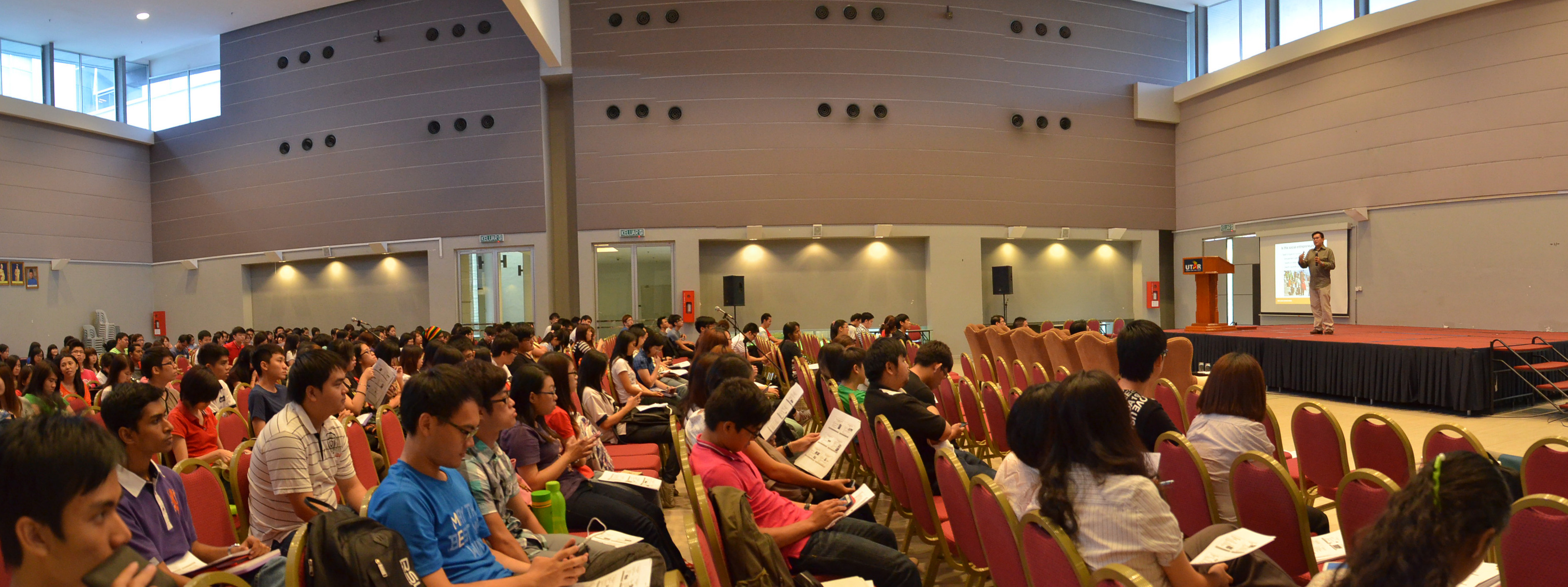 Audience listening to Prof Albert Teo Chu Ying