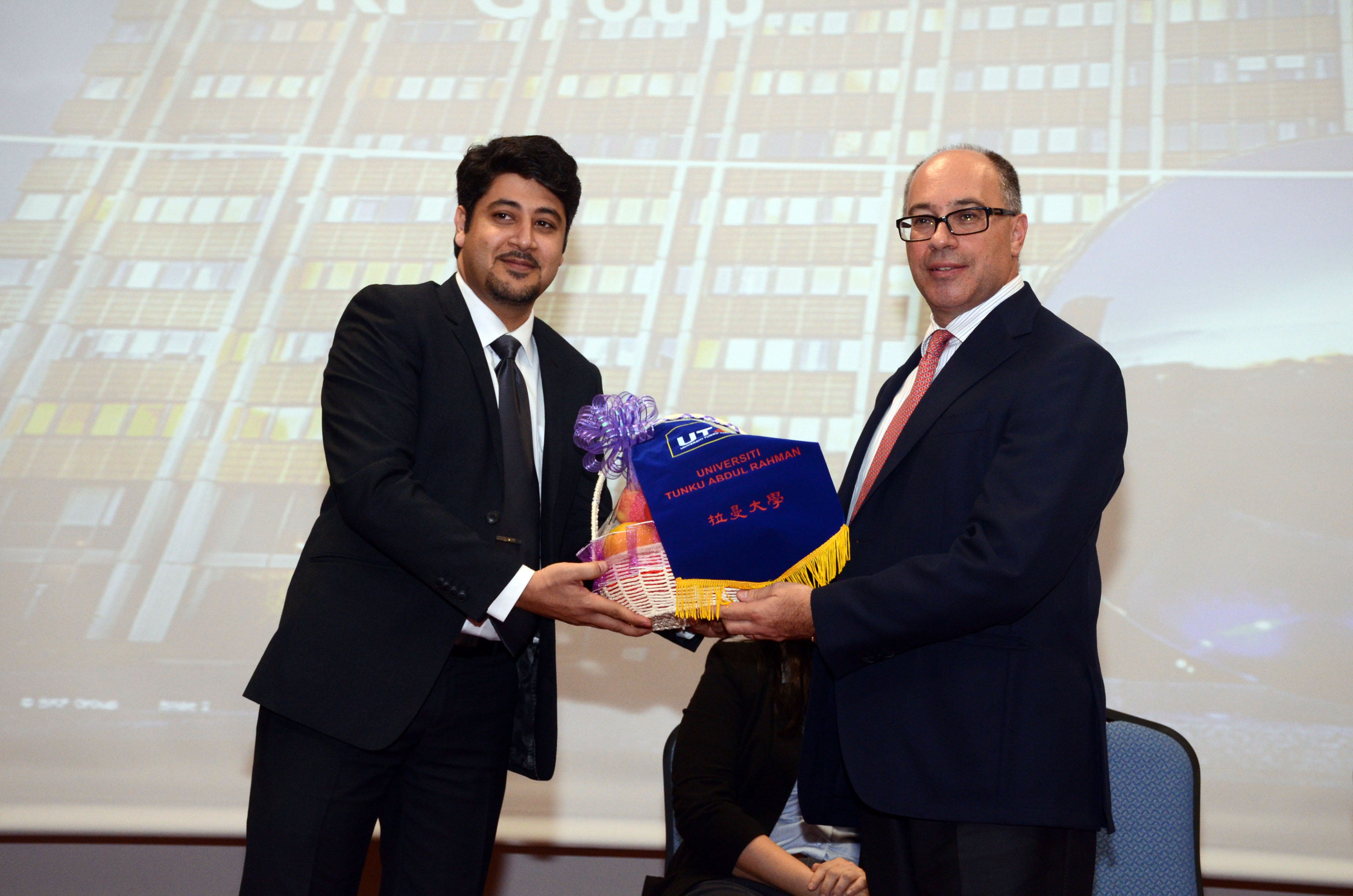 Dr Mohammad Falahat Nejadmahani presenting a souvenir to Dr Dario Cardone