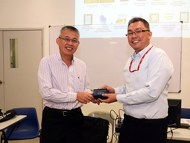 Wong (left) accepting a gift from DCC Head Ching Yen Choon