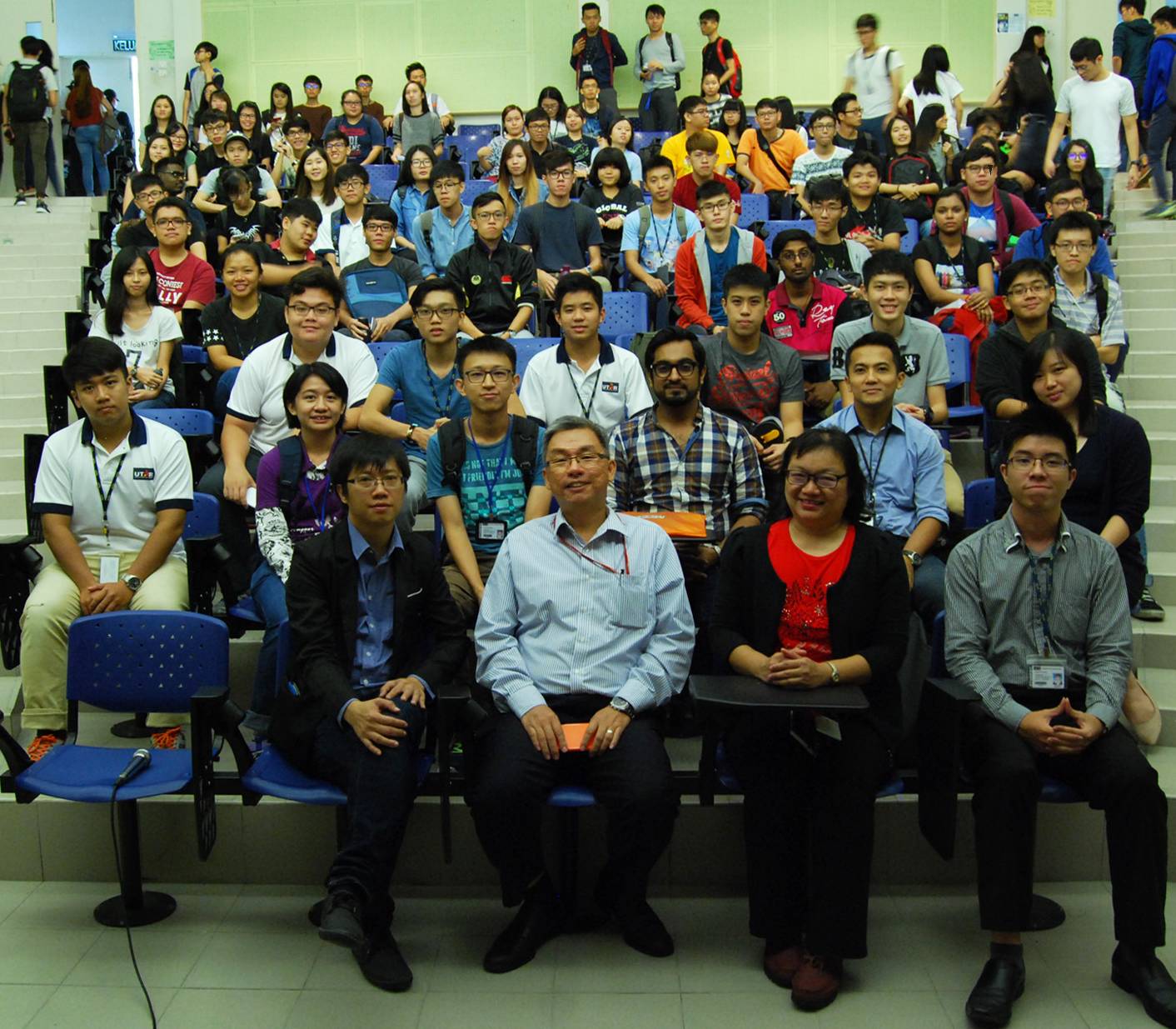 Jacky Cheng with the participants