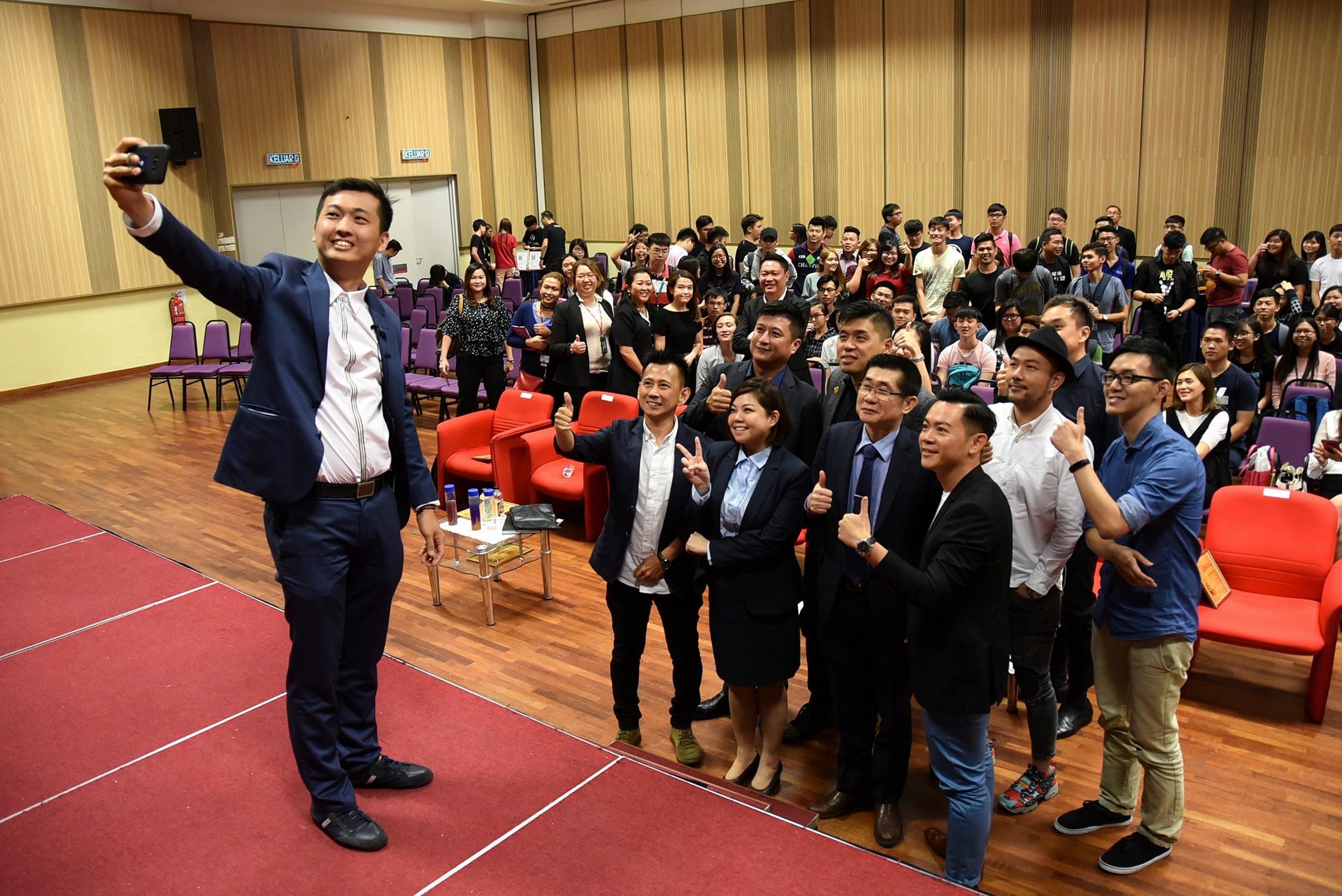 Koh taking “wefie” with all the invited speakers and participants